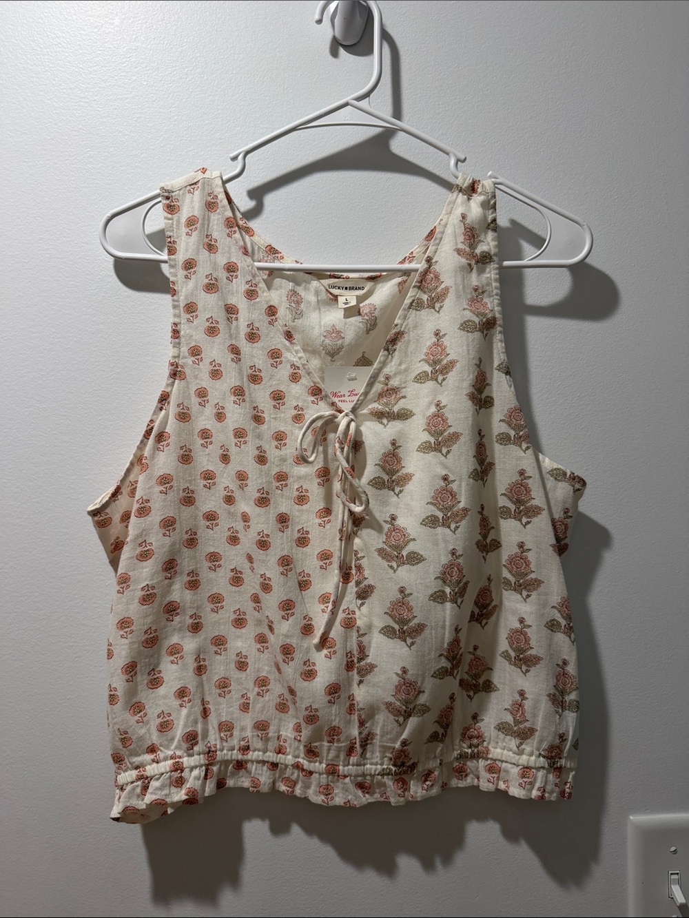 Lucky Brand Cream Sleeveless Tie-Front cropped Floral Tank